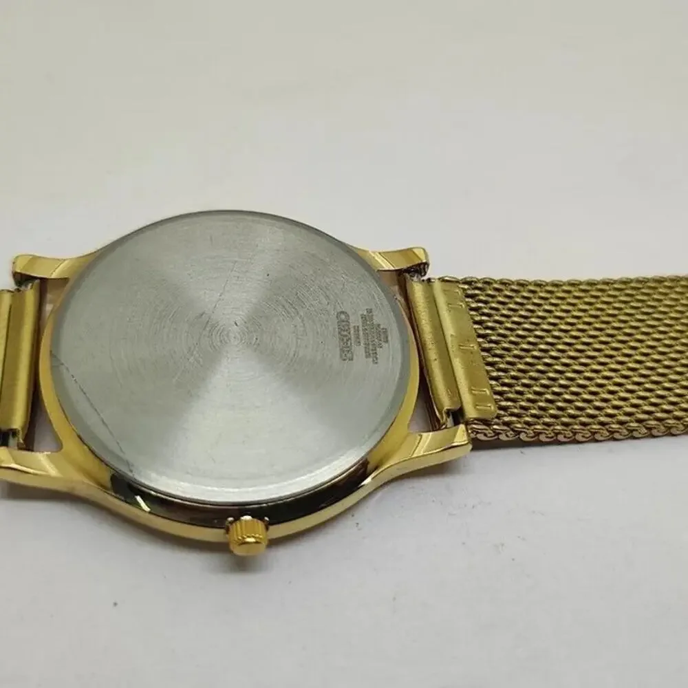 Vintage Style Seiko Quartz Mens Gold Watch & Silver accents W/ Metal Strap